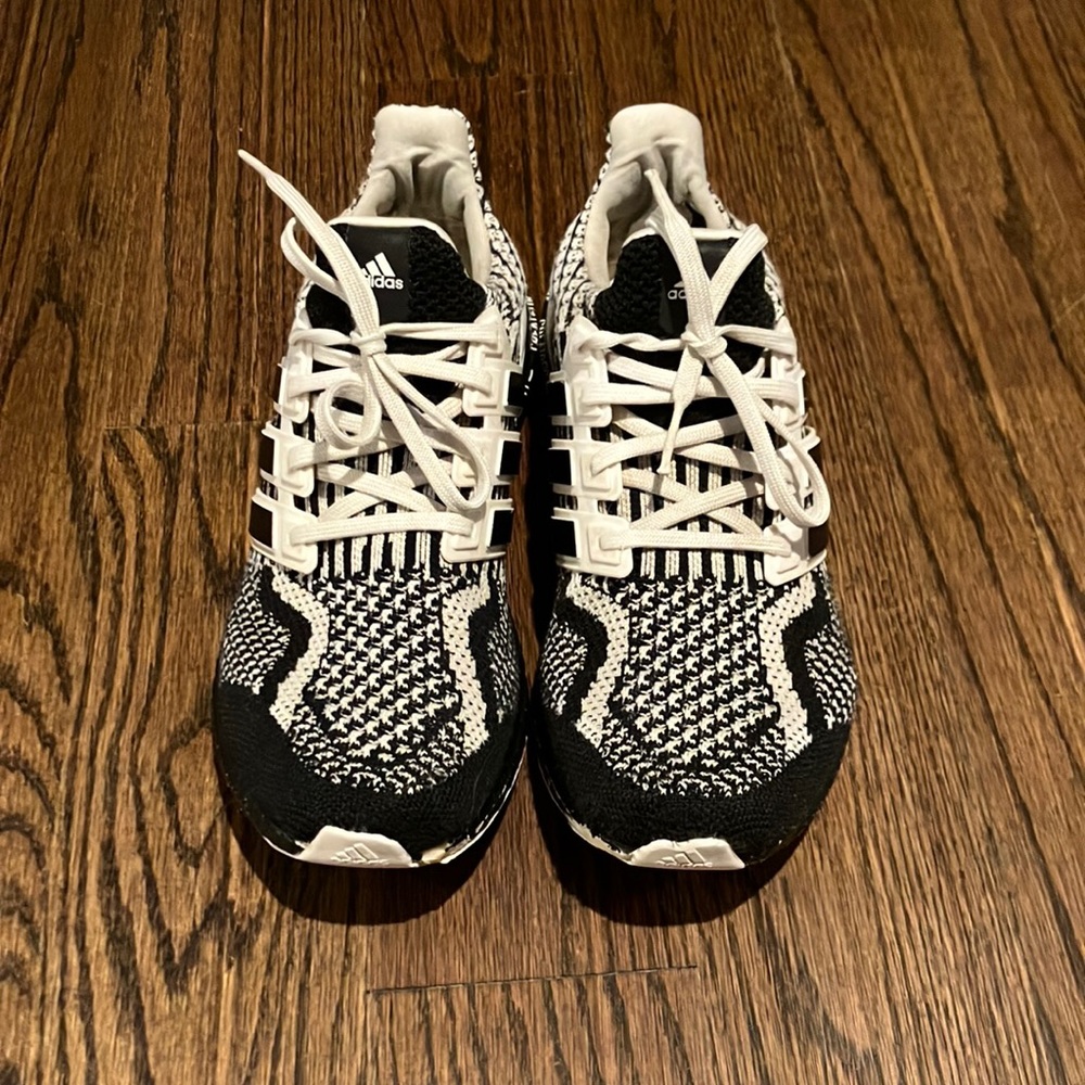 Adidas Ultra-boosts Mens sneakers size 9 black and white